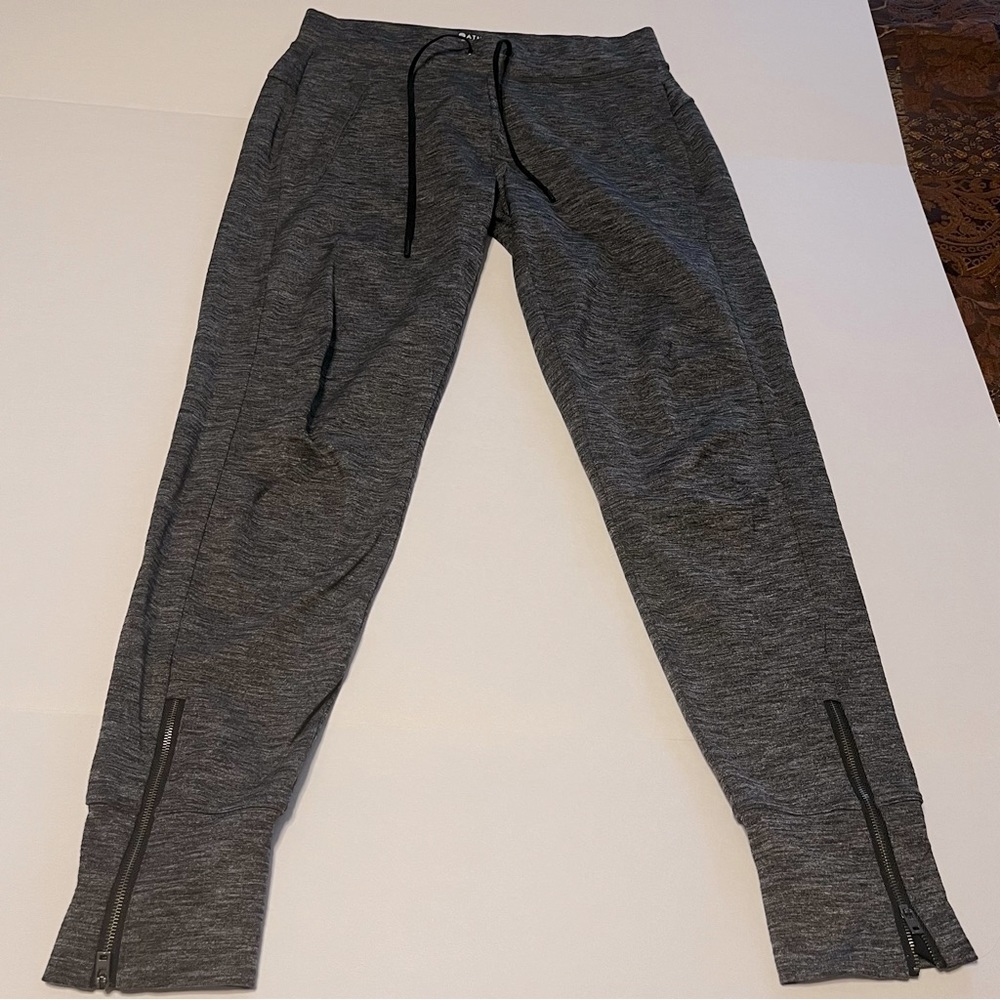 Athleta Metro Street Jogger Womens Size XS Grey Gray Three Pockets Athletic Pant